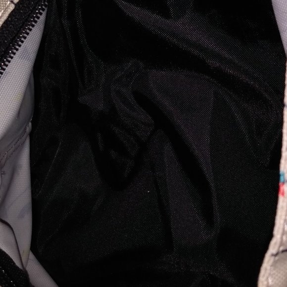 Kavu Crossbody Bag with Colorful Arrow Pattern - Picture 6 of 7